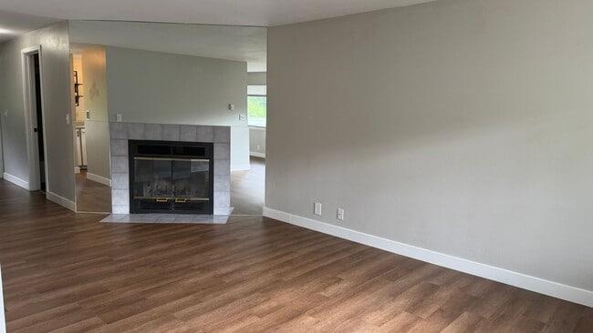 Building Photo - Updated 2BR Condo in Prime Bothell Location | Private Garage