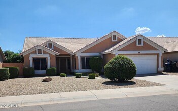 Building Photo - 1671 E San Tan St