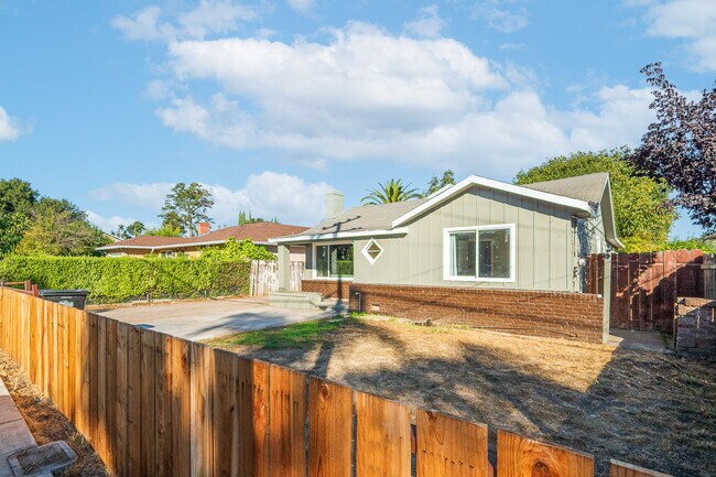 Building Photo - 2268 Dumbarton Ave