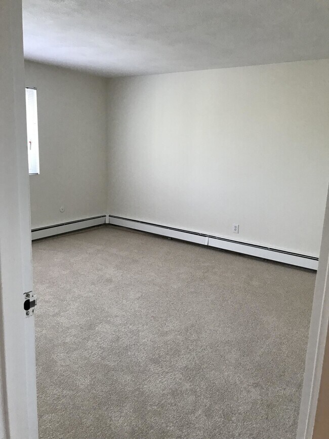Building Photo - 24 Ridgecrest Ter