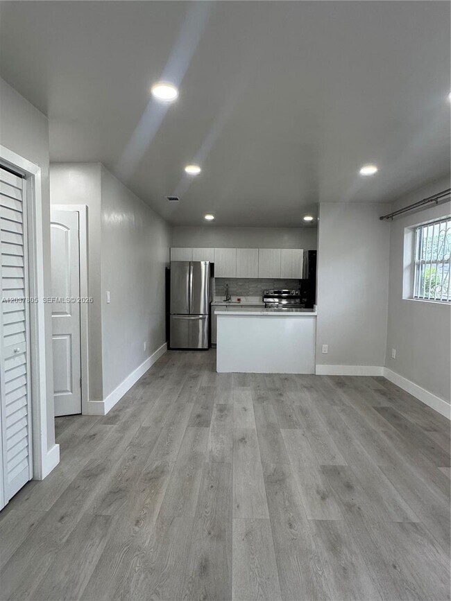 Foto del edificio - 3000 NW 91st St