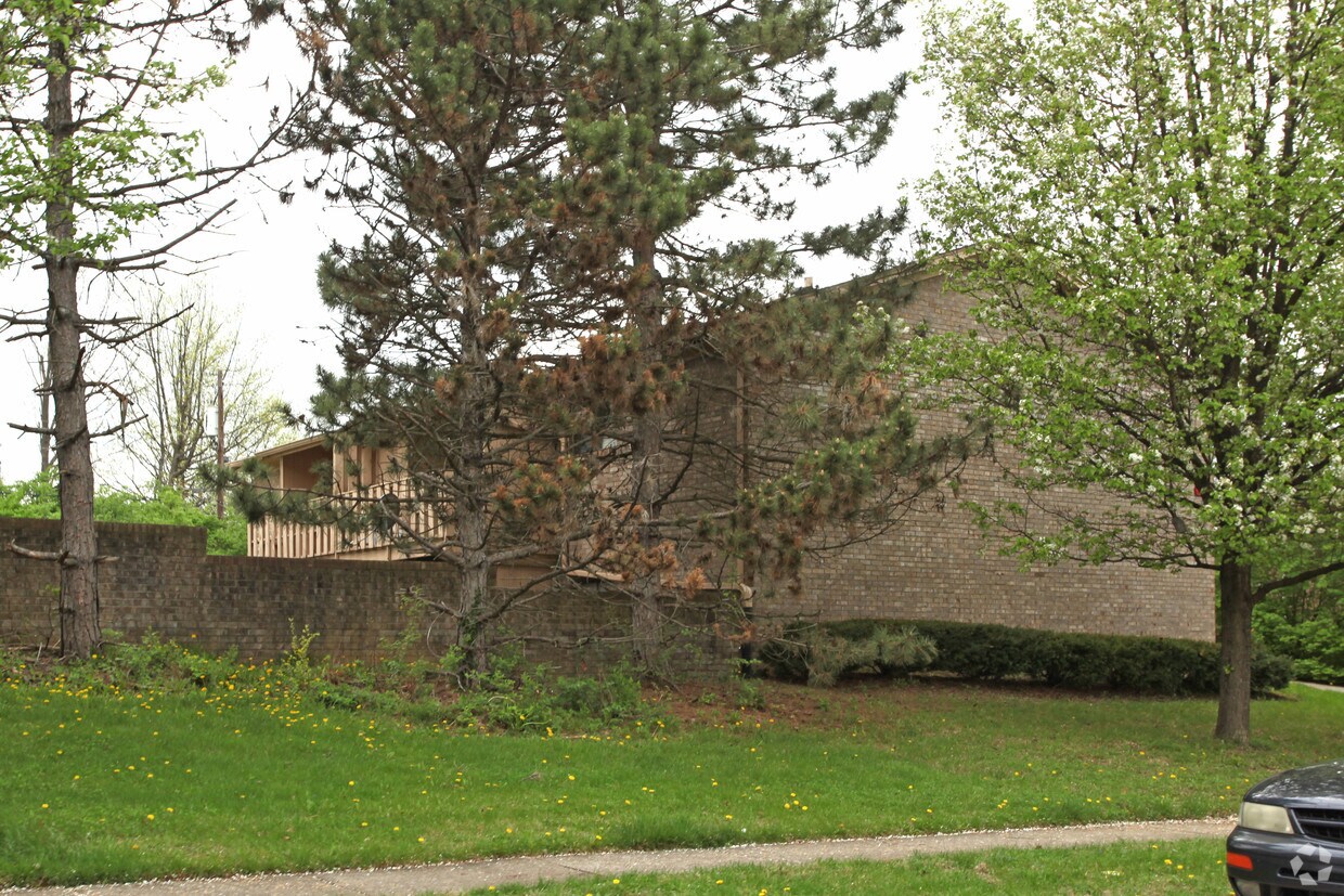 Building Photo - 2820-2824 Snow Rd