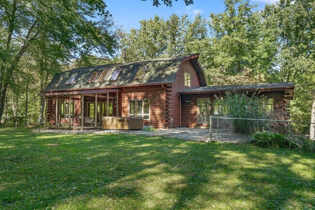 Building Photo - 185 Pheasantwood Trail