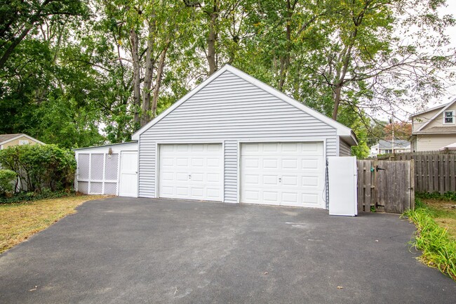 Building Photo - Remodeled Ranch Available