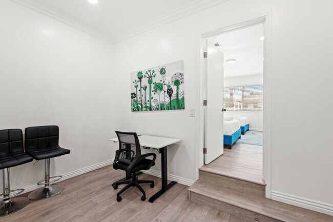 Foto del edificio - Fully Furnished 2BR Home w/ Private Entry ...