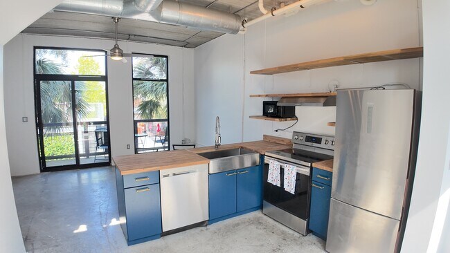 Building Photo - 2406 De Soto Ave