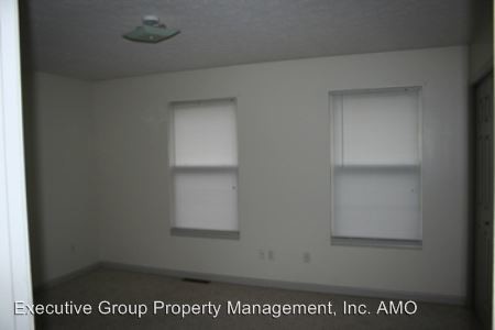 Building Photo - 1113 Crowne Pointe Dr