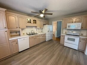 Building Photo - 284 Longmeadow Dr