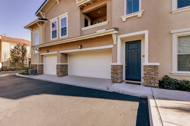Building Photo - 6610 Canopy Ridge Ln