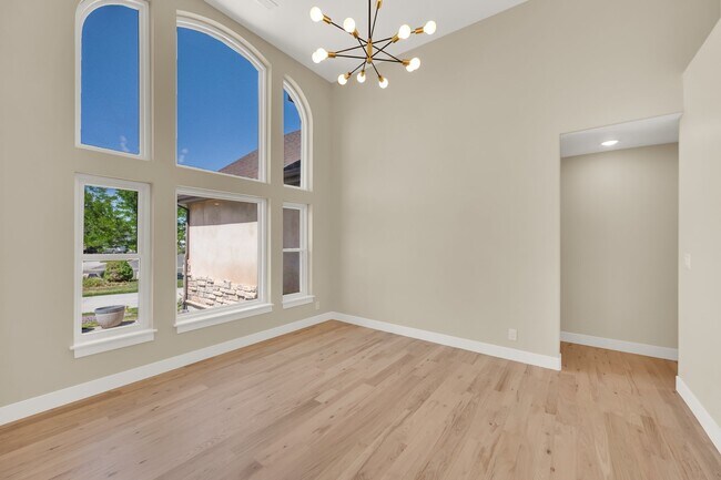 Foto del edificio - 4333 Park Hollow Ln