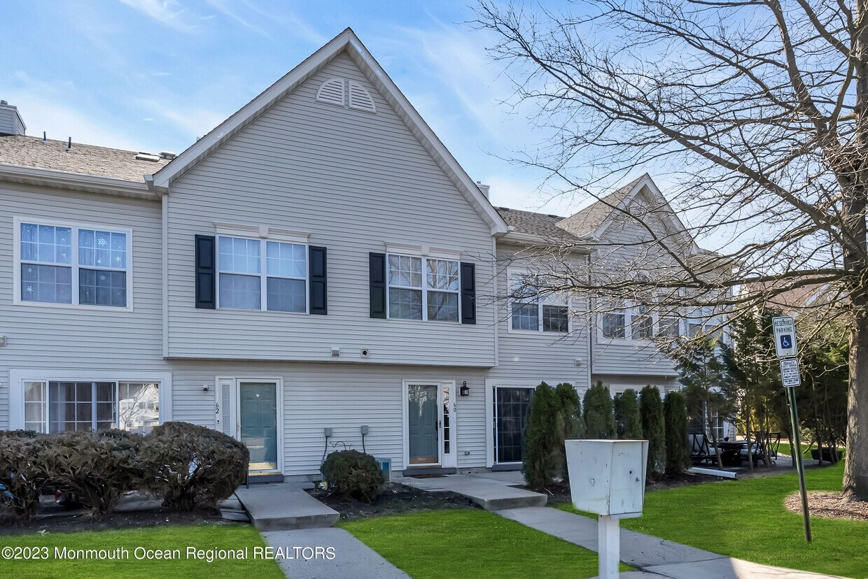 60 Phoenix Ct Unit 158, Tinton Falls, NJ 07712 Condo for Rent in