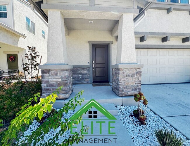 Foto del edificio - Spacious 4-Bedroom, 3-Bath Home in Prime E...