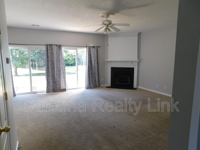 Building Photo - 3952 Elizabeth Glen Way