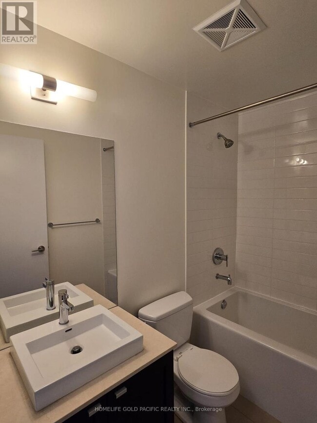 Photo du bâtiment - 105 The Queensway