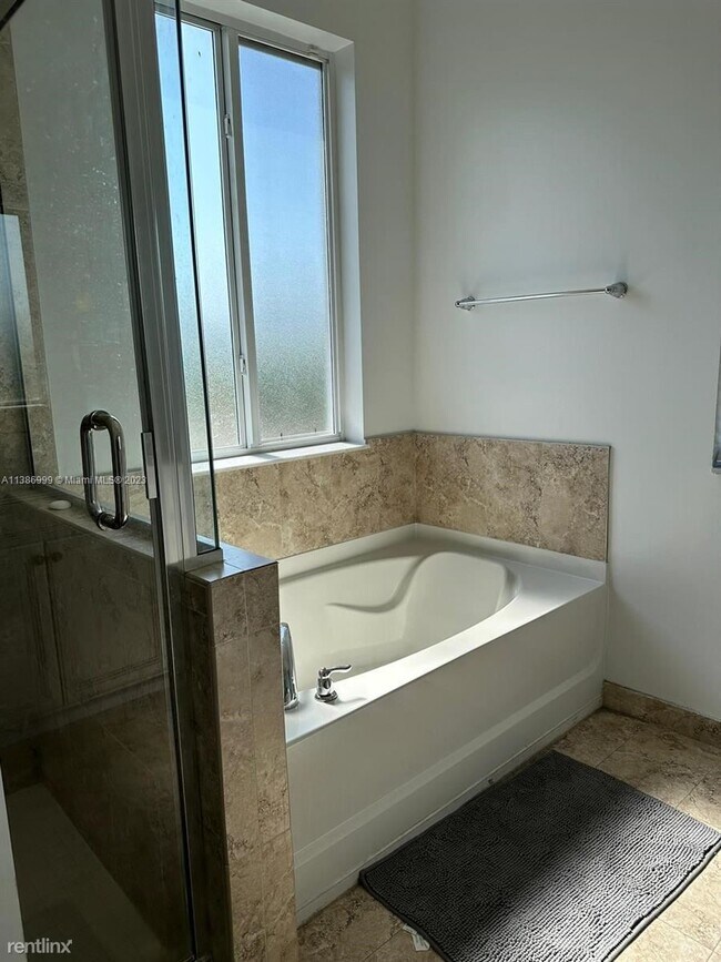 Foto del edificio - 4 br, 3 bath House - 17504 SW 153rd Ave