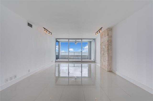 Building Photo - 1541 Brickell Ave