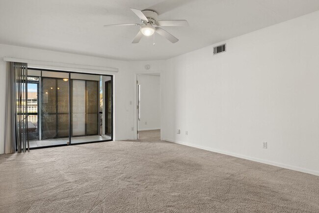 Foto del edificio - JK - Gulf access with dock and lift Boaters and Canal View Lover's Delight - 2 bedroom 2 bathroom...