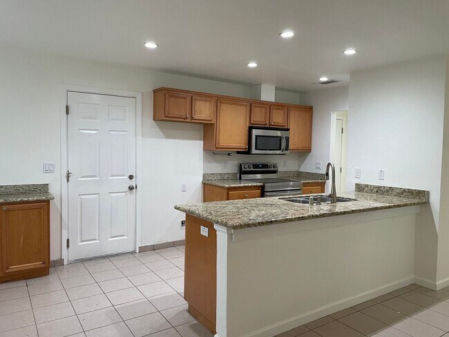 Foto del edificio - Charming 3-Bedroom, 2-Bathroom Single-Story Home in Sacramento!
