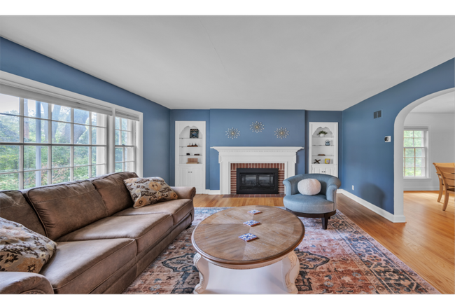 Building Photo - Charming 2 Bed 2 Bath House in the Heart o...