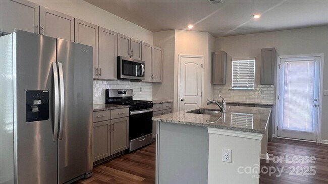 Foto del edificio - 8110 Whitegrove Rd