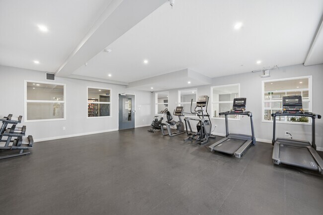 Photo du bâtiment - Village on 105th - Westrich Group of Properties