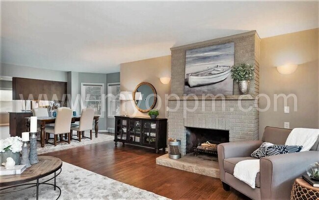 Foto del edificio - Stunning 5 Bedroom / 2 Bathroom Home | Han...