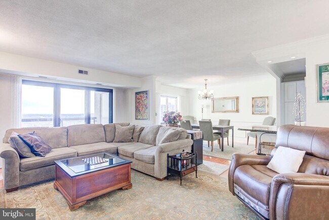 Foto del edificio - 307 Yoakum Pkwy