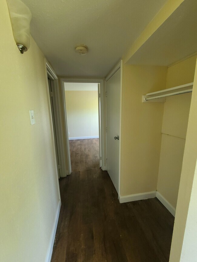 Muestra - 1504 Hobson Dr