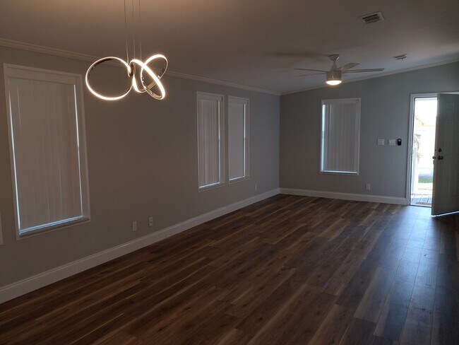 Foto del edificio - 55+ Community!!! Available May 23, 2025