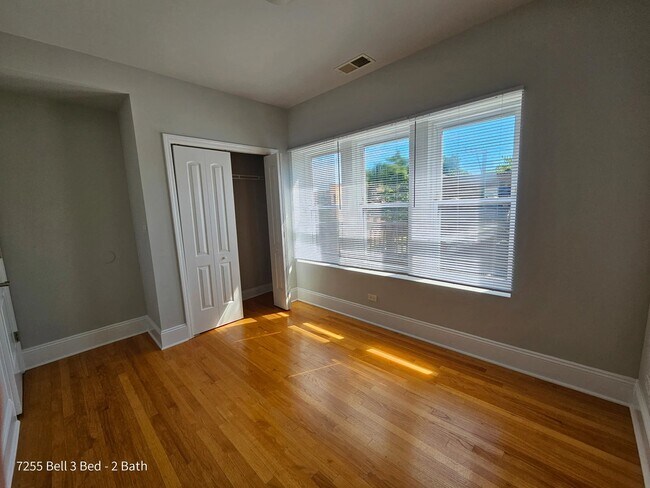 Photo - 7257 N Bell Ave (Chicago, IL) Apartment