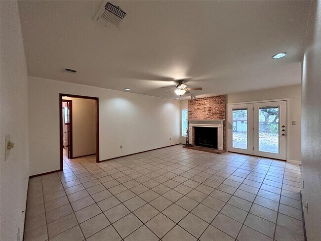 Building Photo - 57 Woodcreek Dr