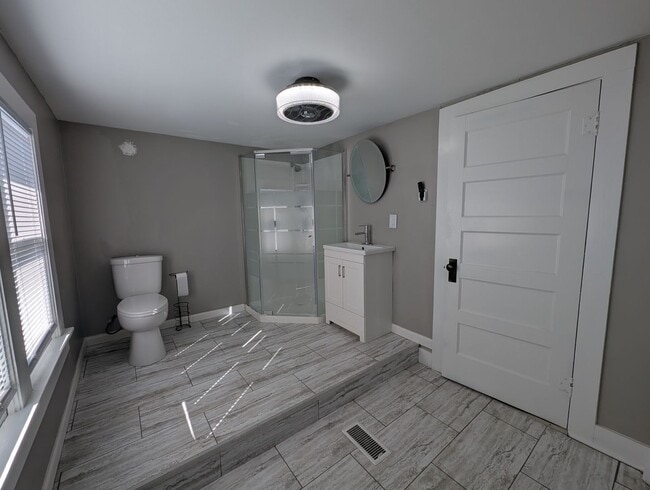 Building Photo - 4 Bedroom House in Boonville