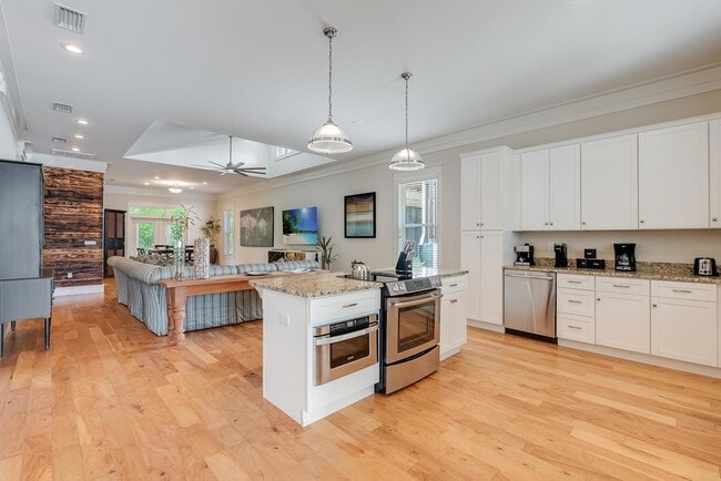 Building Photo - 45 Pine Knoll
