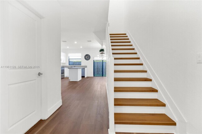 Foto del edificio - 859 NE 211th St