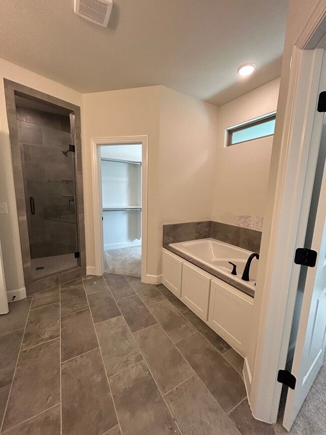 Building Photo - Beautiful Modern Home in Pea Ridge!