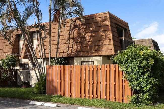 Foto del edificio - 4020 Palm Bay Cir