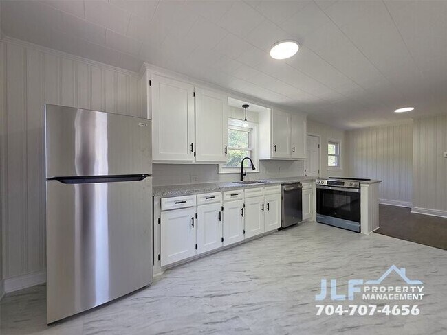 Foto del edificio - Fully Renovated 3 Bed/1 Bath Cottage in Wo...