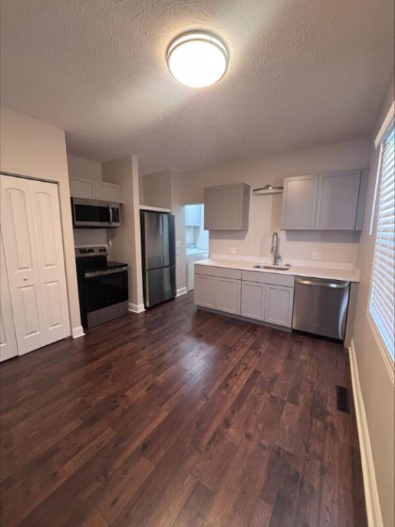 Foto del edificio - 106 E College Ave