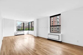Building Photo - 247 W 87th St