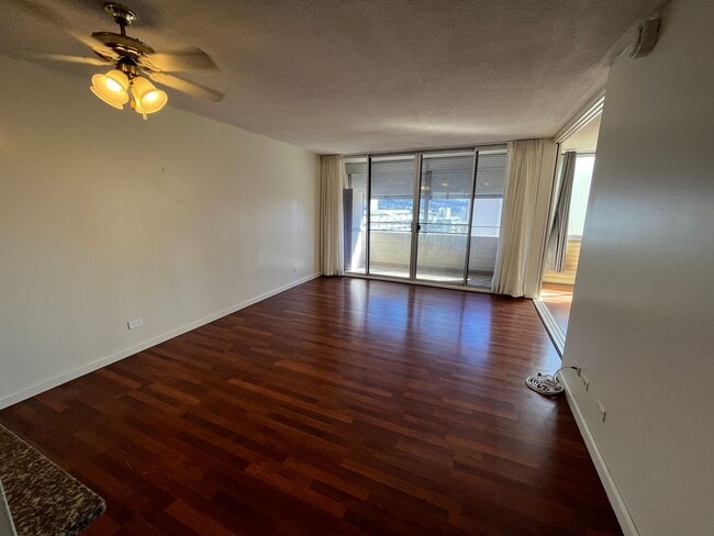 Foto del edificio - Woodrose (Honolulu) - Basic cable/electricity included!! 2 bedroom, 1.5 bathroom, 1 parking
