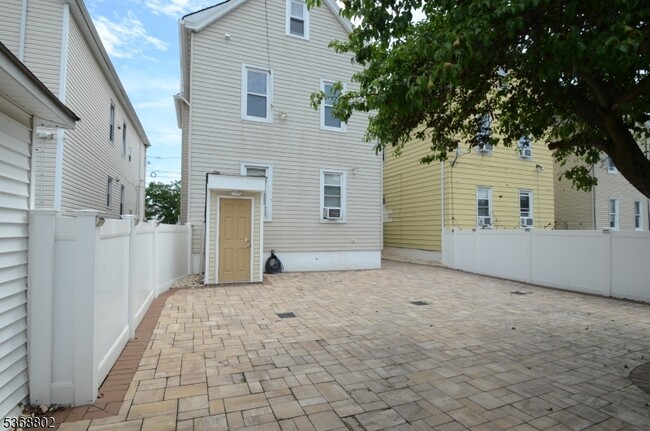 Building Photo - 74 Harrison Pl