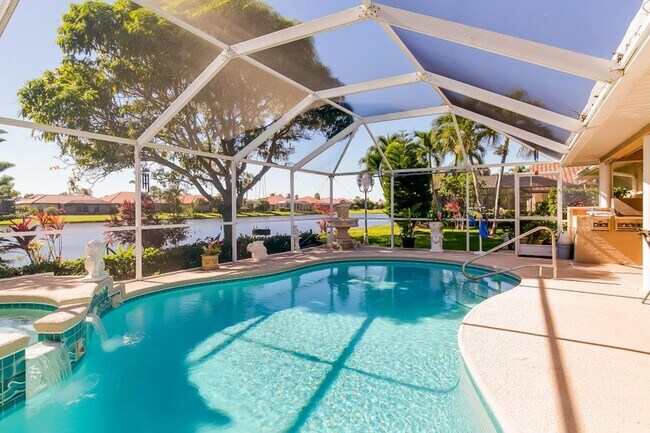 Building Photo - Heatherwood Lake Front Pool Home in St. Lucie West