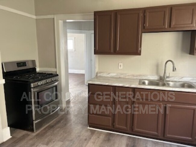 Foto del edificio - 3736 E 153rd St