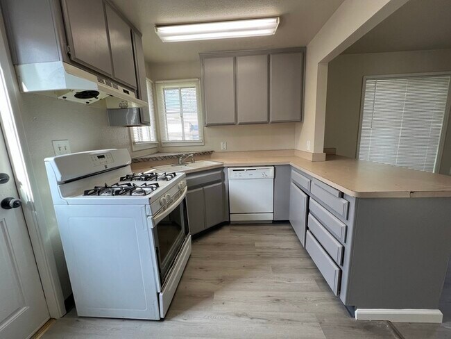 Building Photo - Cute 3/1 bath units coming soon please cal...