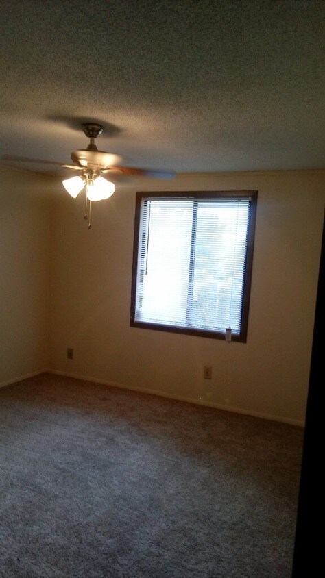 Building Photo - 37975 Hillside Ln