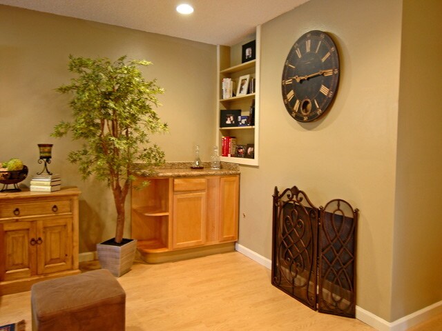 Sala de estar - 8011 Canby Ave