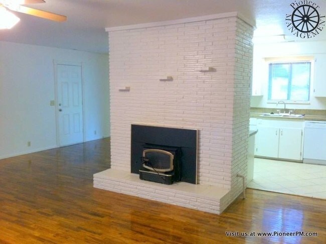 Foto del edificio - 1122 NE Newton Creek Rd