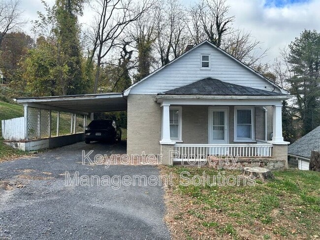 Building Photo - 1014 Hall St