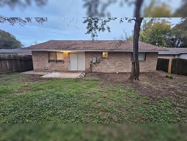 Building Photo - 4422 Donalbain Dr