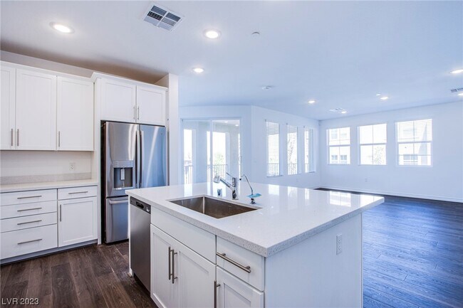 Building Photo - 2555 Hampton Rd